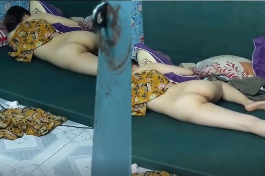 Đâm chọt vào phòng riêng để so với bất cứ ai